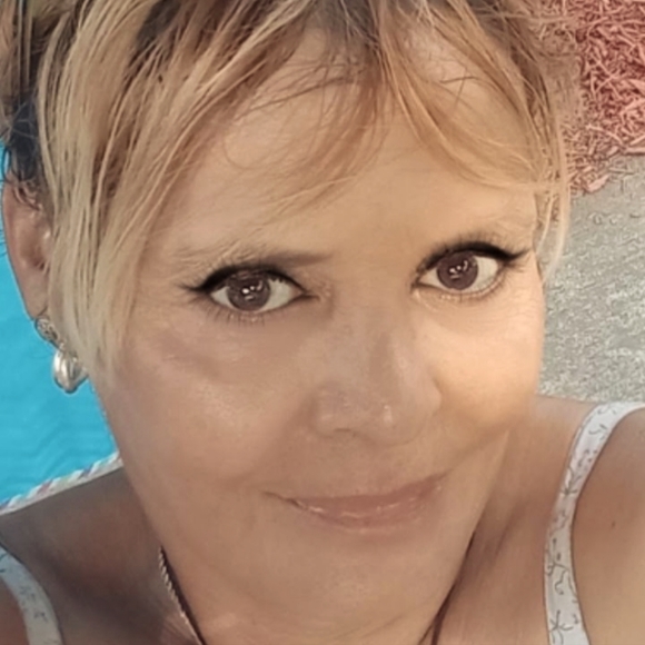 Meet your Posher, Brenda - Picture 1 of 1